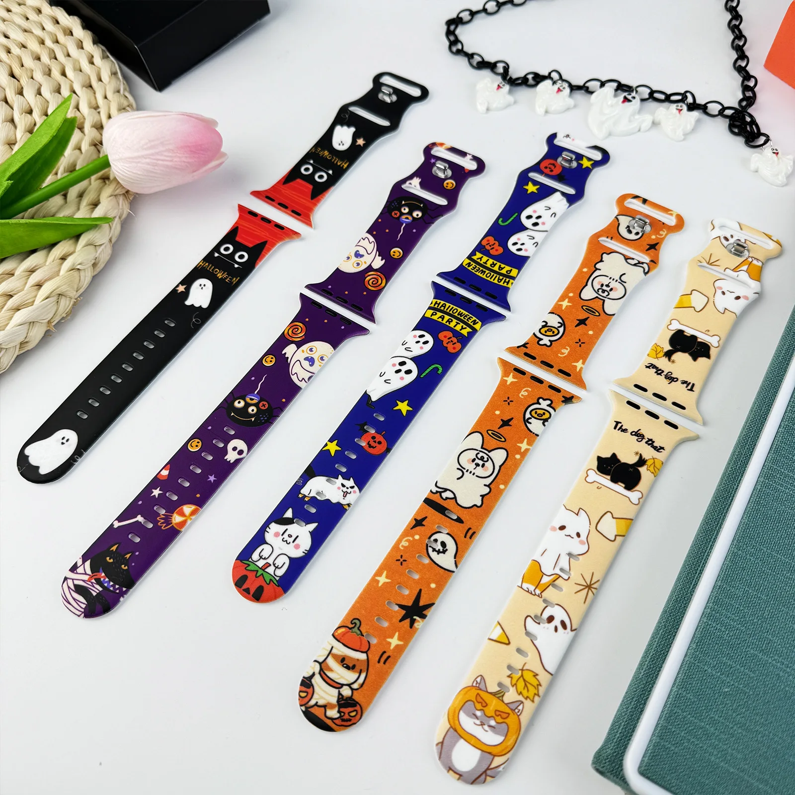 Halloween Fun Ghost Silicone Printed Strap for Apple Watch 9 8 7 SE 6 Band Replaceable Bracelet for iWatch 45mm 44mm 42mm 41mm