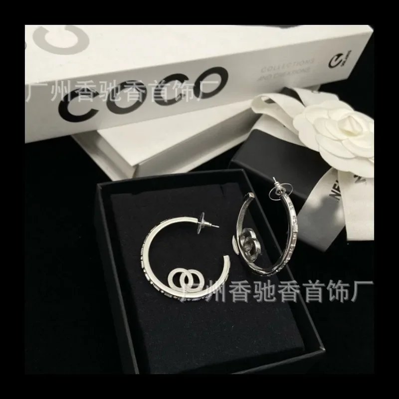 

Новые модные трендовые большие серьги с квадратными бриллиантами, популярные универсальные модные женские серьги