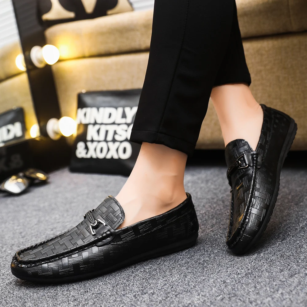 Fashionable Shallow-mouth Men's Shoes 2024 Spring New Pure Black Slip-on Shoes Non-slip Simple Versatile 39-46 Large Size Shoes