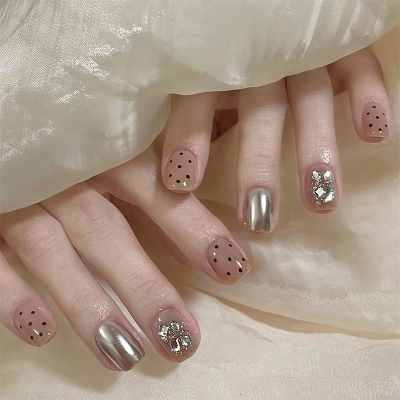 

Color Blocked Polka Dot Handmade Press on Nails Short Oval Silver Solid Color With Sparkling Diamonds Minimalist Nail Art