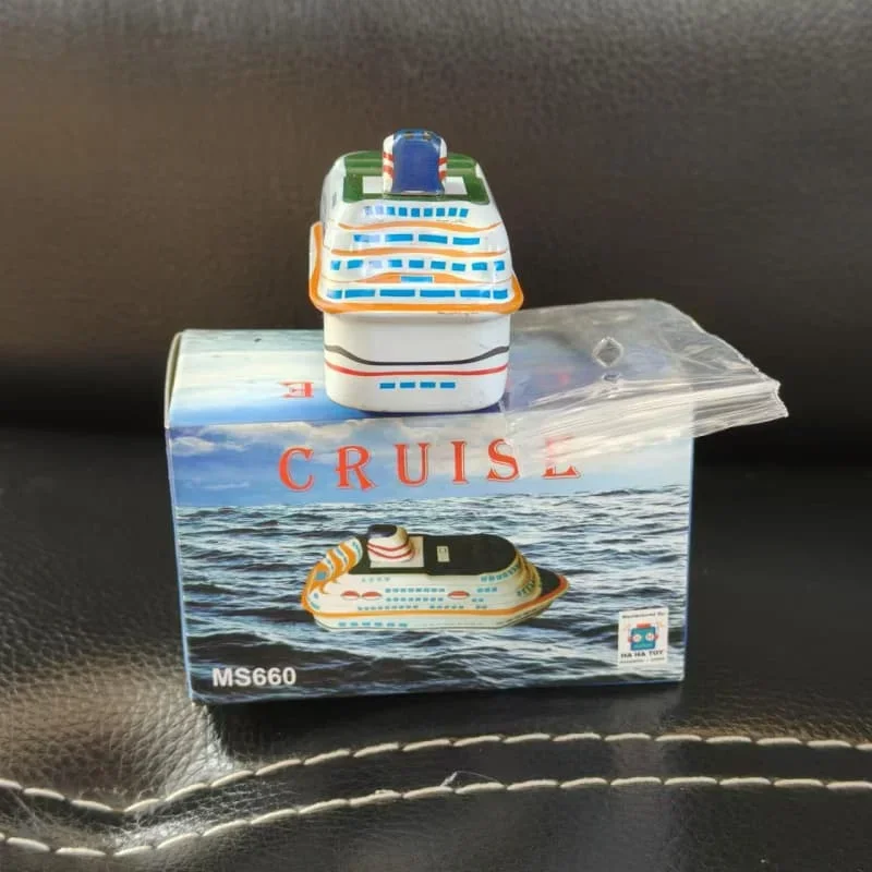 [Funny] Adult Collection Retro Wind up toy Metal Tin Luxury cruise ship boat Clockwork toy figures model vintage toy kids gift