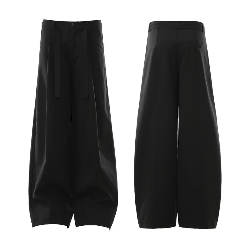 Beigefarbene, weit geschnittene Anzughose mit doppelten Trägern und drapiertem Schnitt für Herren – elegante Business-Casual-Hose mit entspannter Passform und geschwungenem Bein – modisch – Detail 5