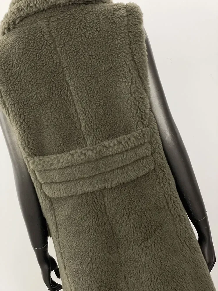 سترة نسائية جديدة لربيع وخريف 2025 من الفرو الحقيقي سترة الألبكة بدون أكمام للنساء صدرية طويلة وسميكة معطف فرو مقلد