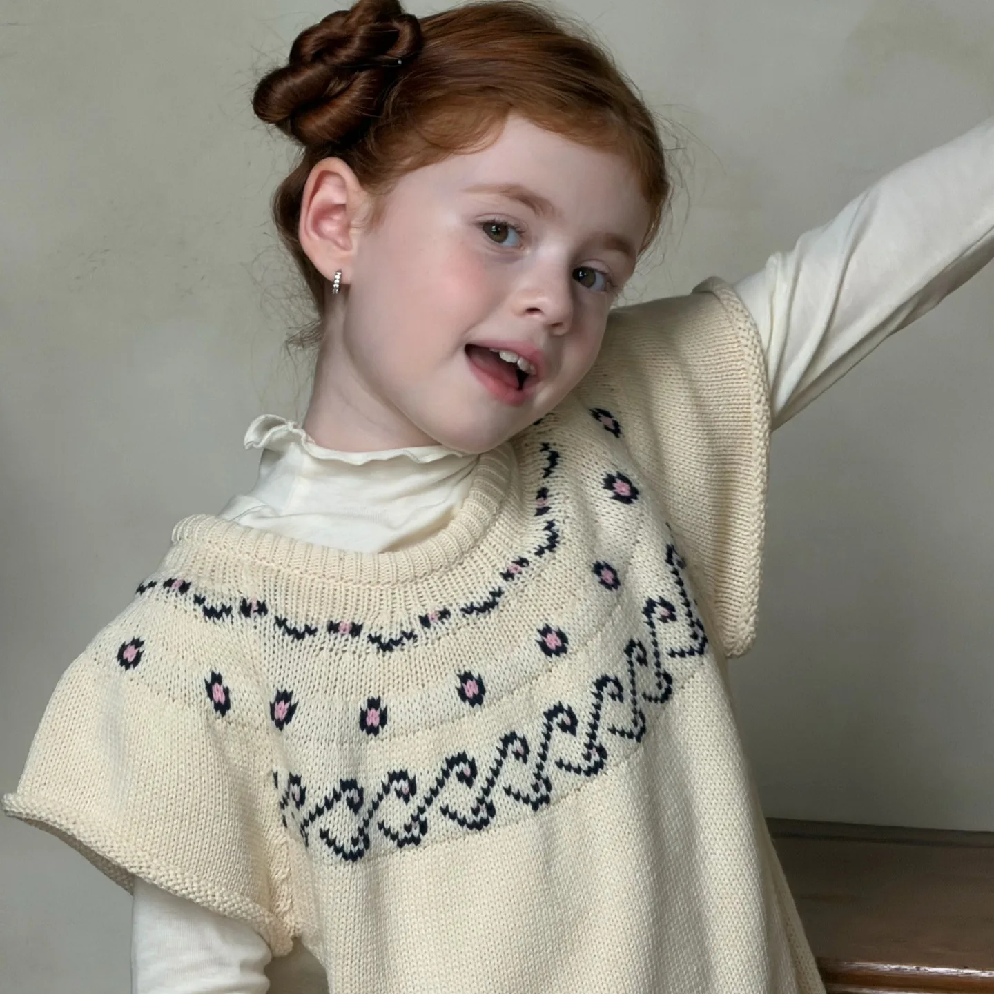 Korean Children's Clothing 2026 Autumn New Girls' Sweater Round Neck Pullover Short Sleeved Crochet Layered Knit Sweater