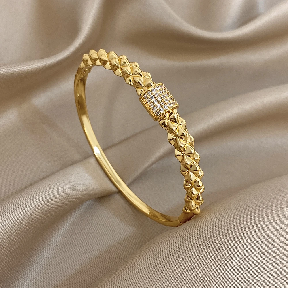 

Freetry Elegant Sparkling Zircon Cuff Bracelet For Women Retro Simple Geometric Round Spring Bangle Party Jewelry Accessories