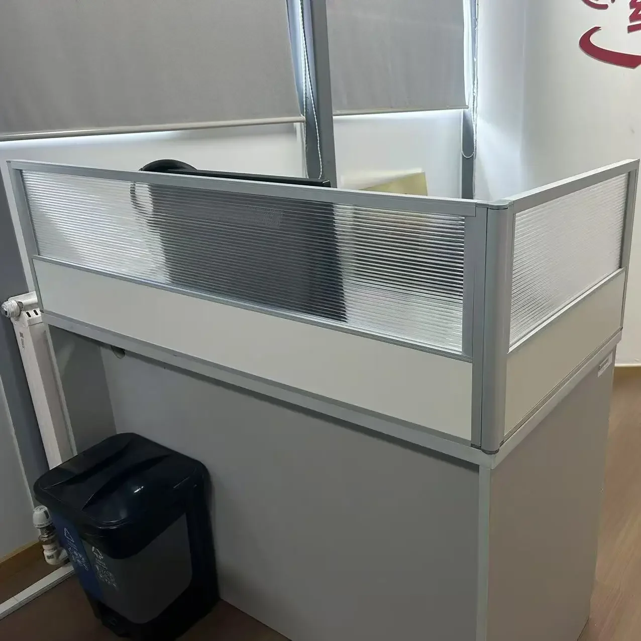 Screen baffle table, outer wall with aluminum alloy raised glass partition