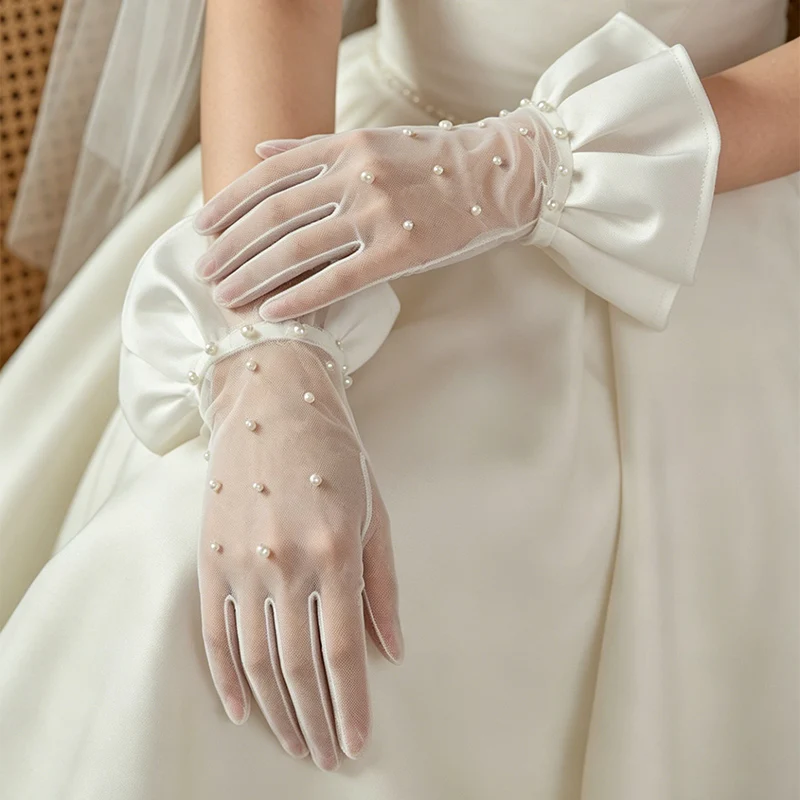 

New Wedding Gloves Bridal Spring and Autumn Summer Lace Short Wedding Pearl Thin Mesh Lotus Leaf Lace Satin Gloves