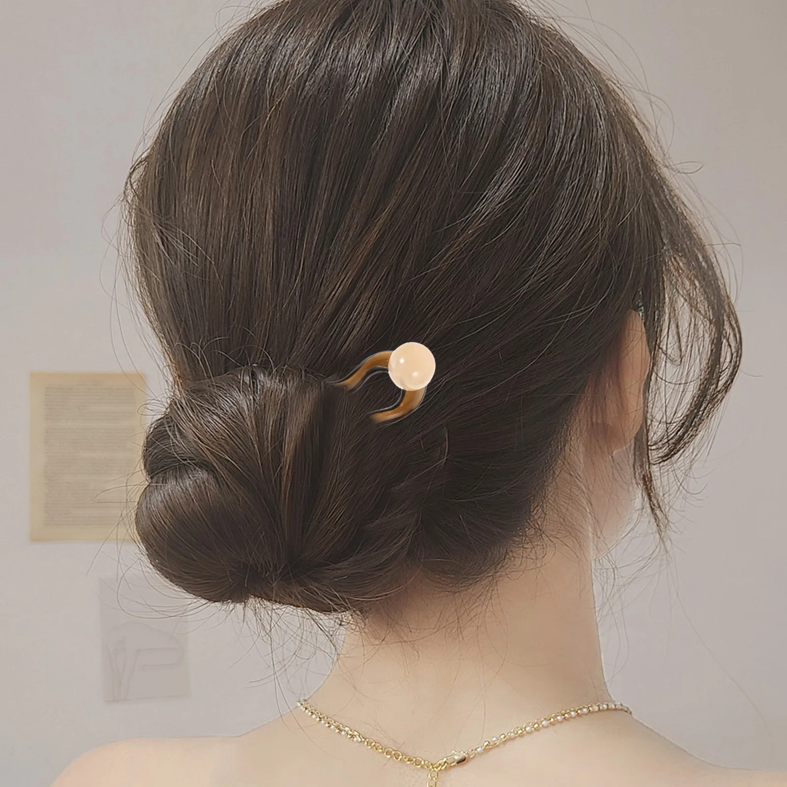

4Pcs Elegant U-Shaped Hairpins Vintage Pearl Hair Styling Accessory for Buns Chignon Updos Versatile Colors Caramel Dark Gray