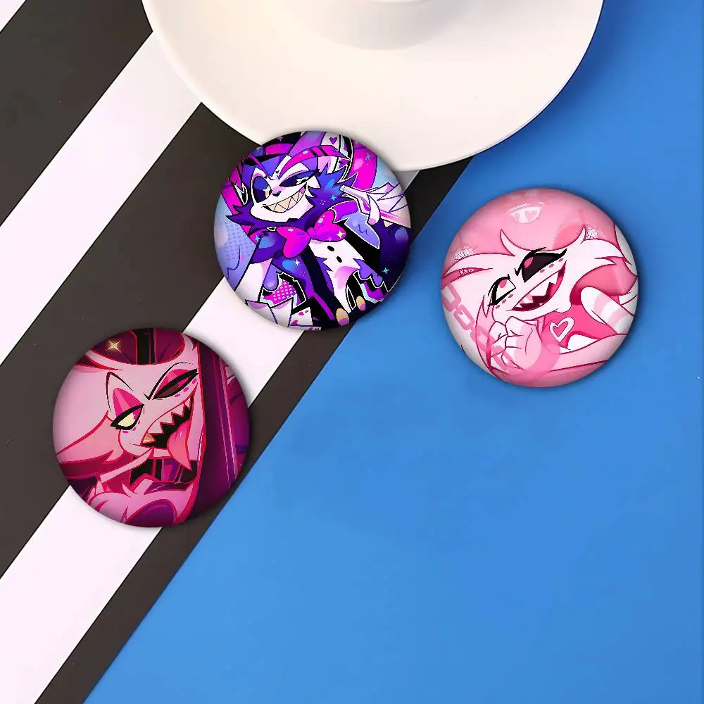 Alastor الملاك الغبار Vaggie أنيمي زر دبوس بروش اليدوية للملابس الكرتون شارة ظهره الديكور مجوهرات اكسسوارات