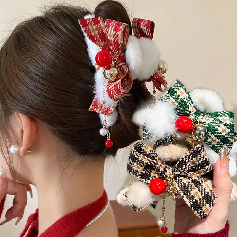

Милая заколка-краб для волос с бантом и кисточкой, плюшевая, для женщин и девочек, из искусственного меха, с золотистыми акцентами в виде сосновых веток, заколки для волос, подарки на Рождество и Новый год, аксессуары для волос