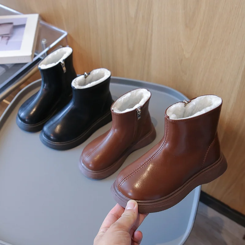 2025 شتاء جديد كعب خشن مريح أحذية الأطفال غير رسمية عصرية مثير أنيقة مأدبة الأميرة أحذية بوت قصيرة مع المخمل