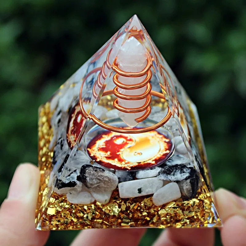 Ornement de bureau en résine en forme de pyramide de gravier de pierre de lune en colonne de cristal blanc, artisanat en résine, cadeaux porte-bonheur et énergétiques pour la décoration intérieure