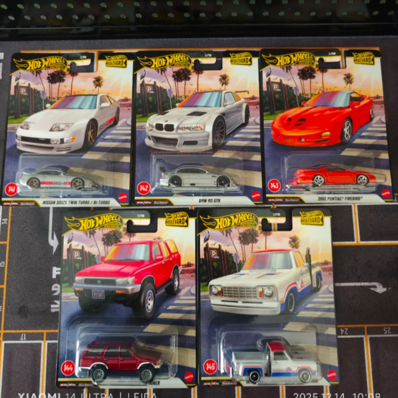 

Hot Wheels Cars Premium Boulevard 2002 Pontiac Firebird 1/64 Metal Diecast Toys Model Collection Toy Vehicles Gjt68-143 Gifts
