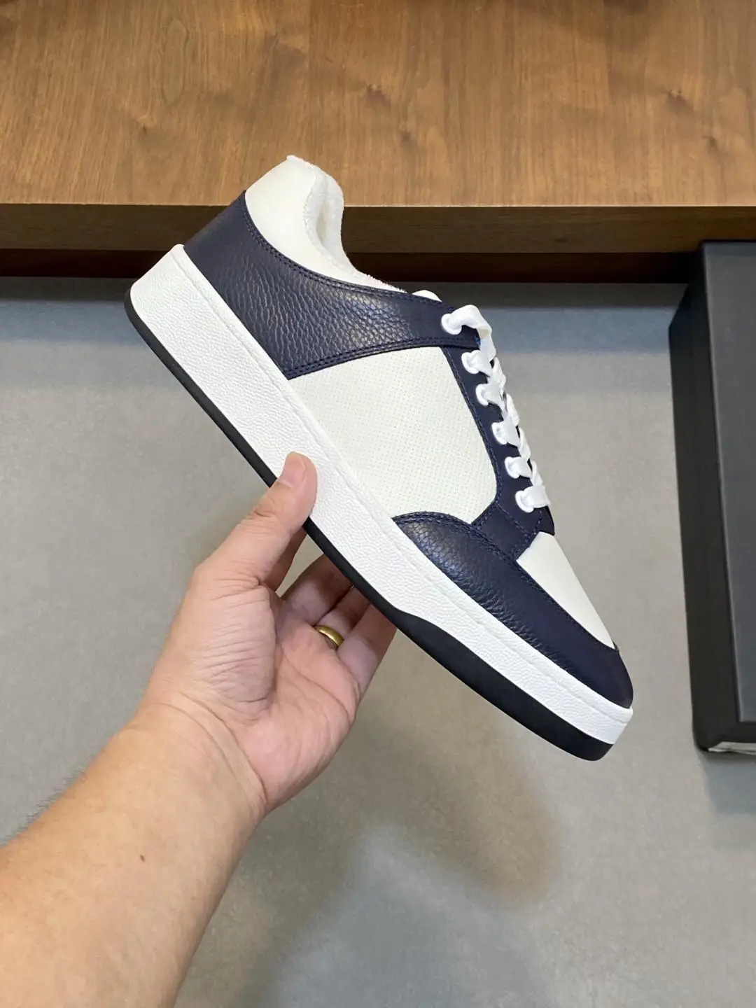 Unisex Fashion Lace Up Flat Sneakers White Navy Contrast Leather Design All Match Street Outdoor Footwear