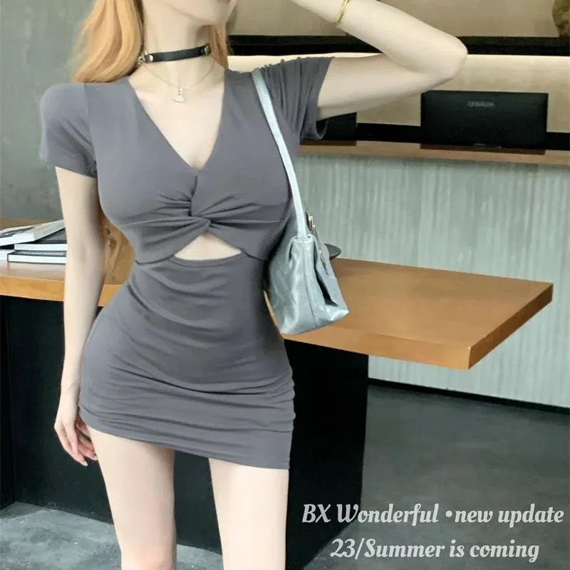 

Women's Korean Style Pure Hot Girl Style Hollow Design Sense Summer New Solid Color V-neck Short Sleeve Hip Skirt