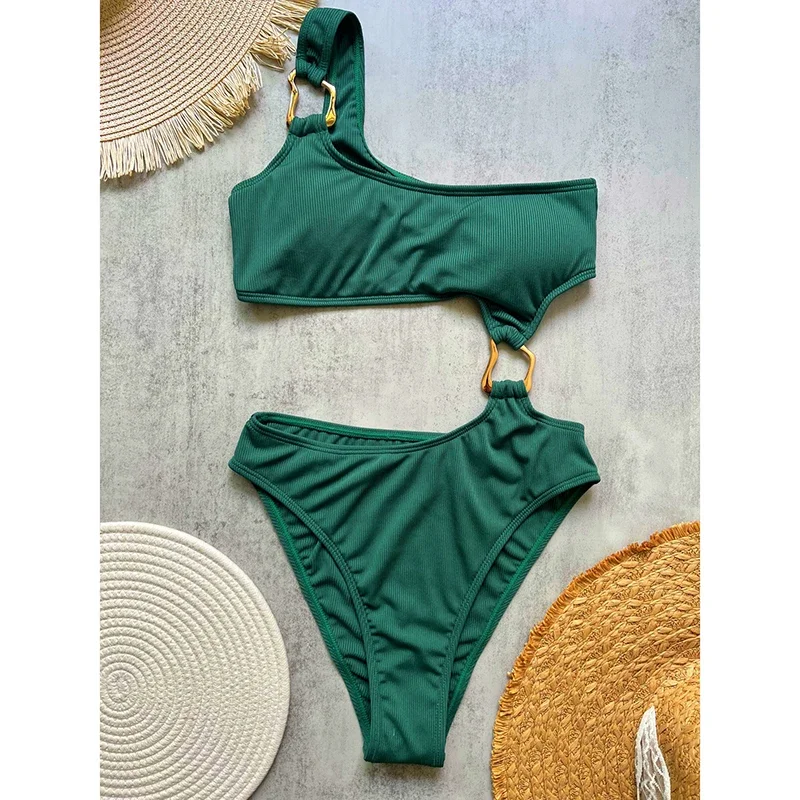Traje de baño asimétrico de una pieza con un hombro para mujer, traje de baño de corte alto con anillo de Metal, ropa de playa Sexy, novedad de 2025