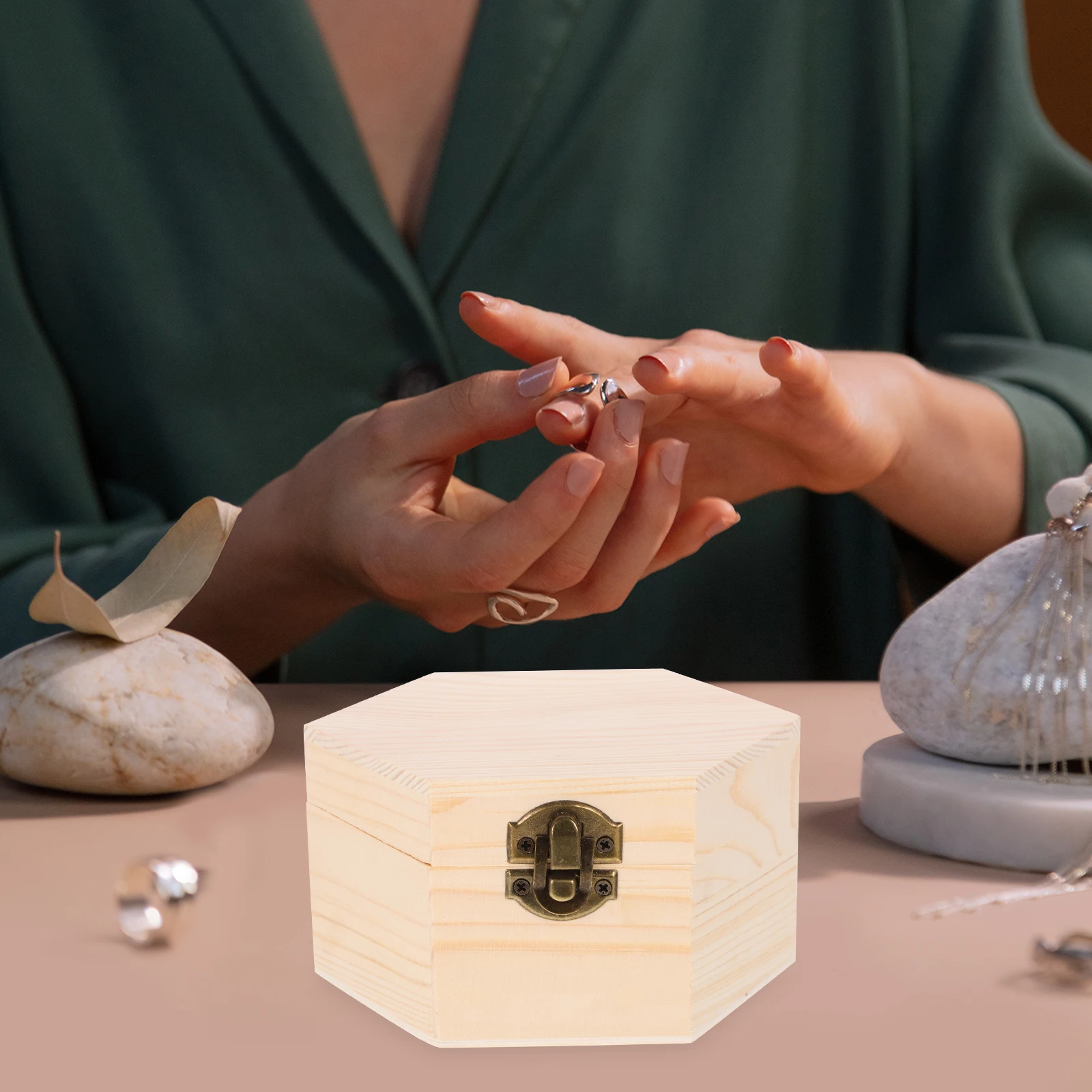 

Незавершенная деревянная шкатулка для драгоценностей, небольшой футляр для хранения поделок для рисования своими руками, деревянная коробка на память с металлической пряжкой, крышкой