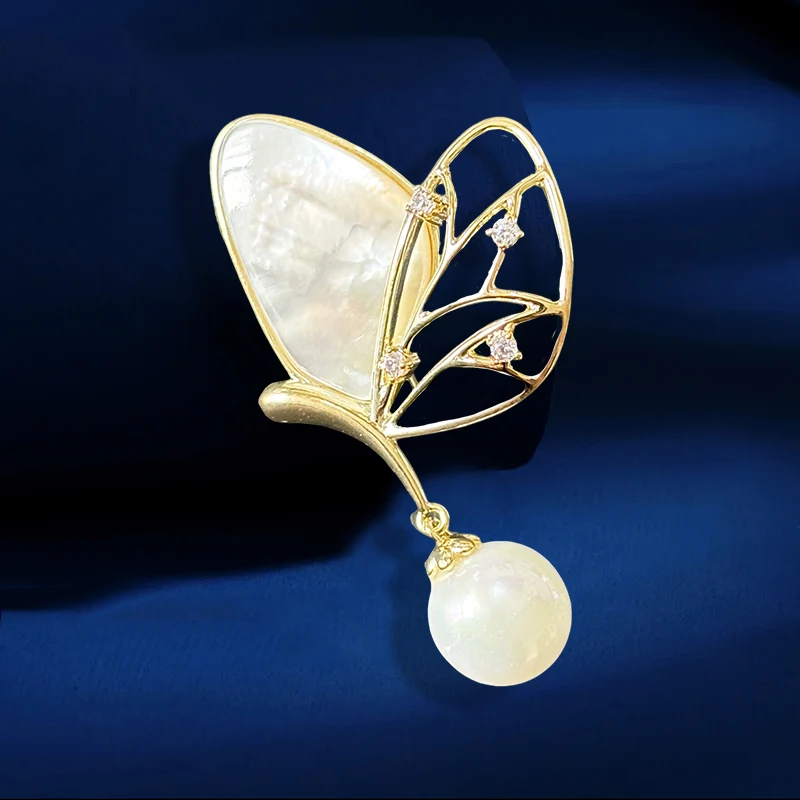 Elegant Shell Butterfly Brooches Exquisite Hollow Wings Design Animal Broche for Woman's Clothing Pearl Corsage Accessories