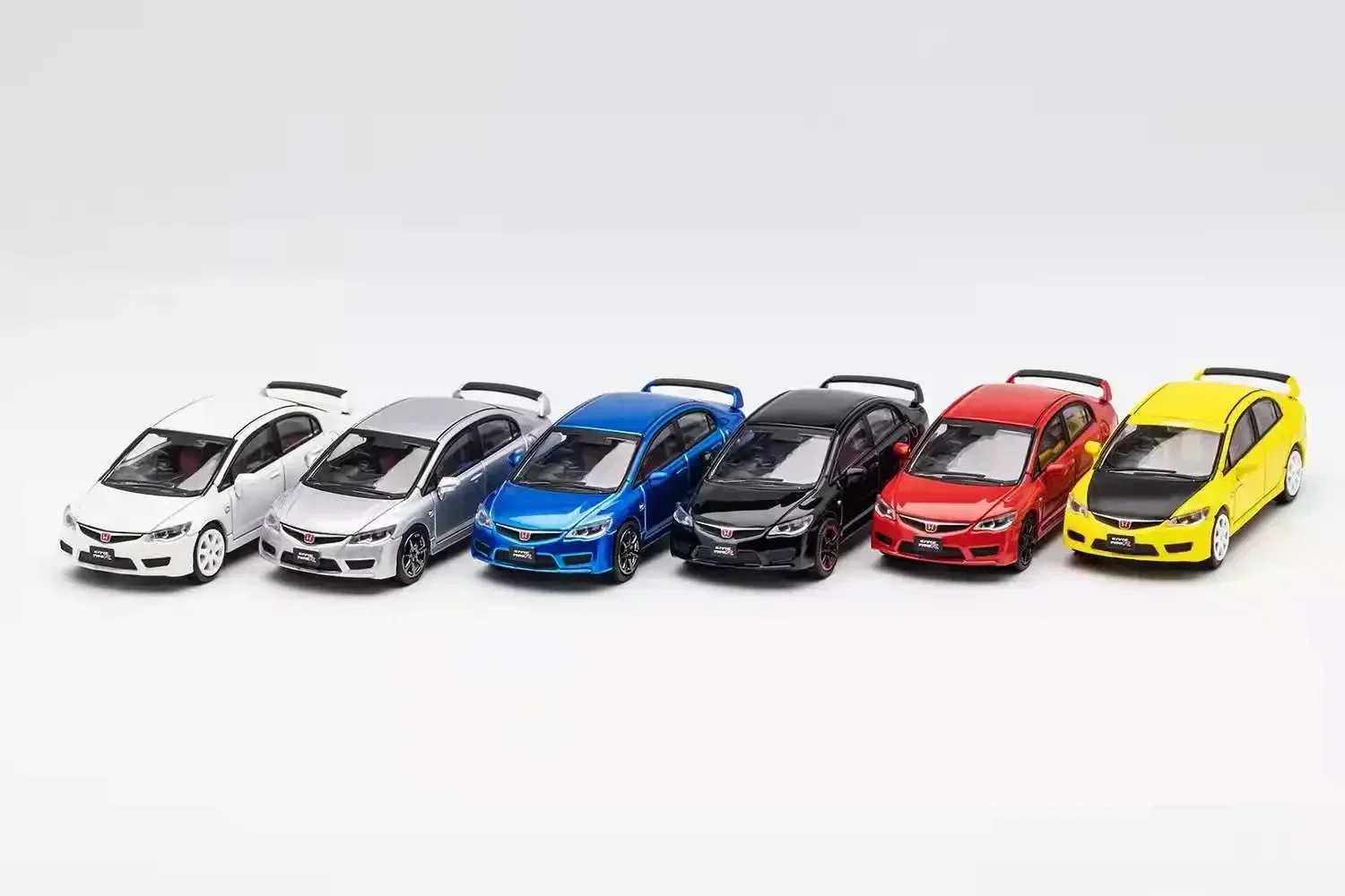 Модель автомобиля DCT 1:64 Civic Type R(FD2), черная, желтая, красная, серебристая