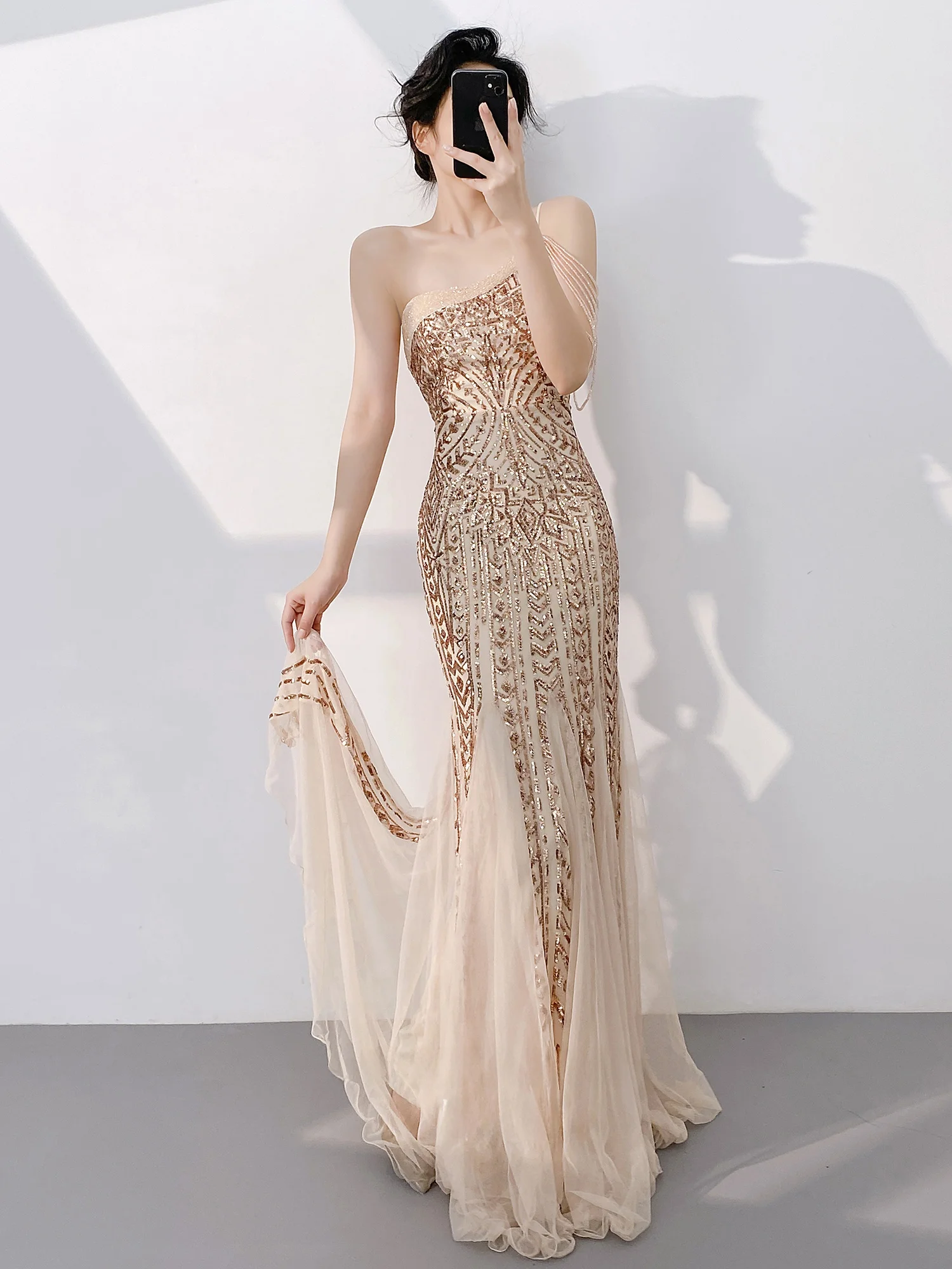 

Golden Evening Gown Women's High-End Sensation Par Ele Glowing Single oulder Host Fi Tail Sequin Long Dr High...