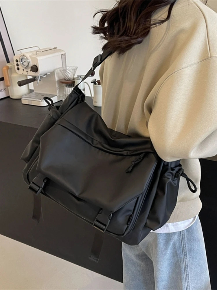 トレンディな大容量クロスボディバッグ女性用シングルショルダーバッグ通勤や授業用韓国スタイルのワークウェアスタイルバックパック