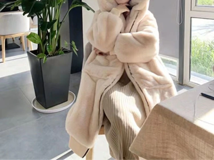 Płaszcz damski z luźnym krojem, gruby, z kapturem, średniej długości do długiego, z bawełną, styl jesienno-zimowy, 2025.