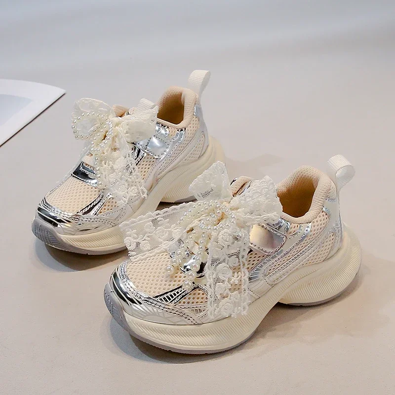 Детская повседневная обувь с дышащей сеткой для девочек, весенние кроссовки на нескользящей толстой подошве для малышей с блестящим бантом, удобные шикарные кроссовки для детей 4-6 лет