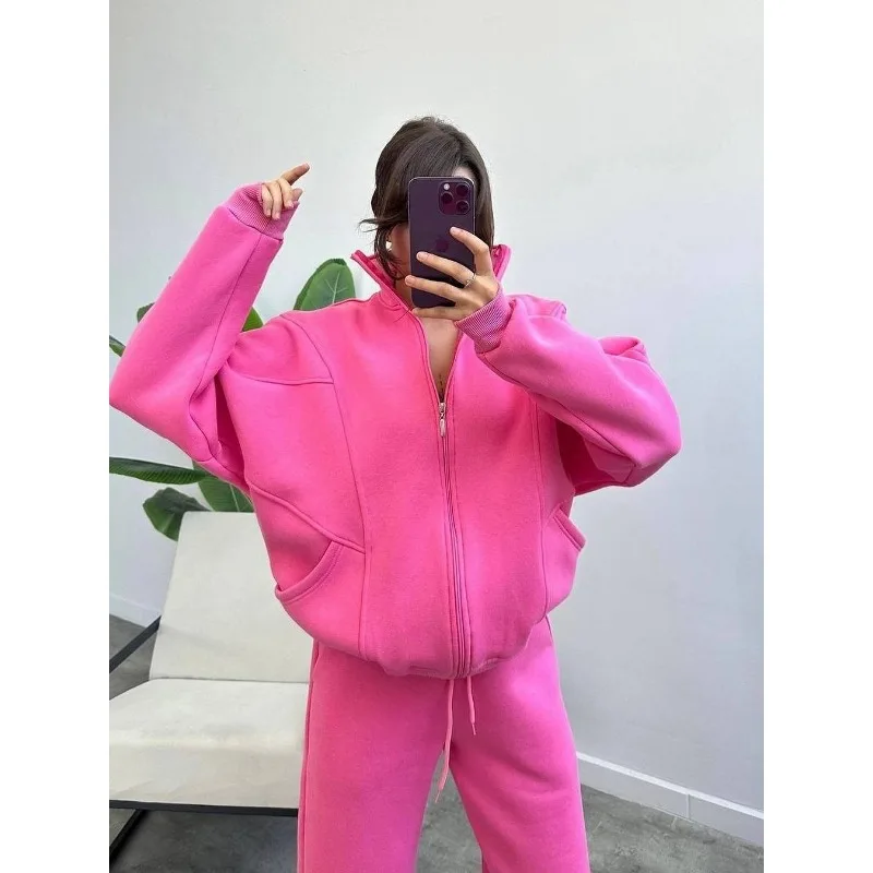 

Бархатный комплект курток в европейском и американском стиле. Модный и простой свитер с длинными рукавами. Сплошной цвет. Спорт. Изысканный отдых.