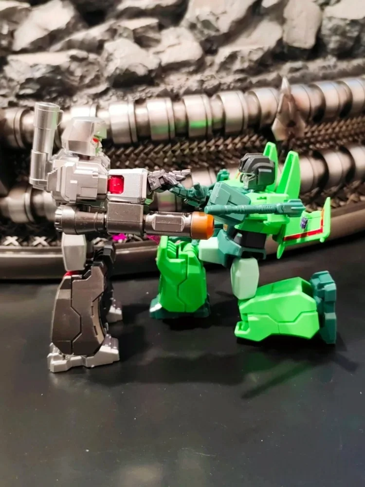 Original Transform Animation Movies Peripheral Toys Shining Series NO.1 Soundwave Luminous Movable Model Figure Collection