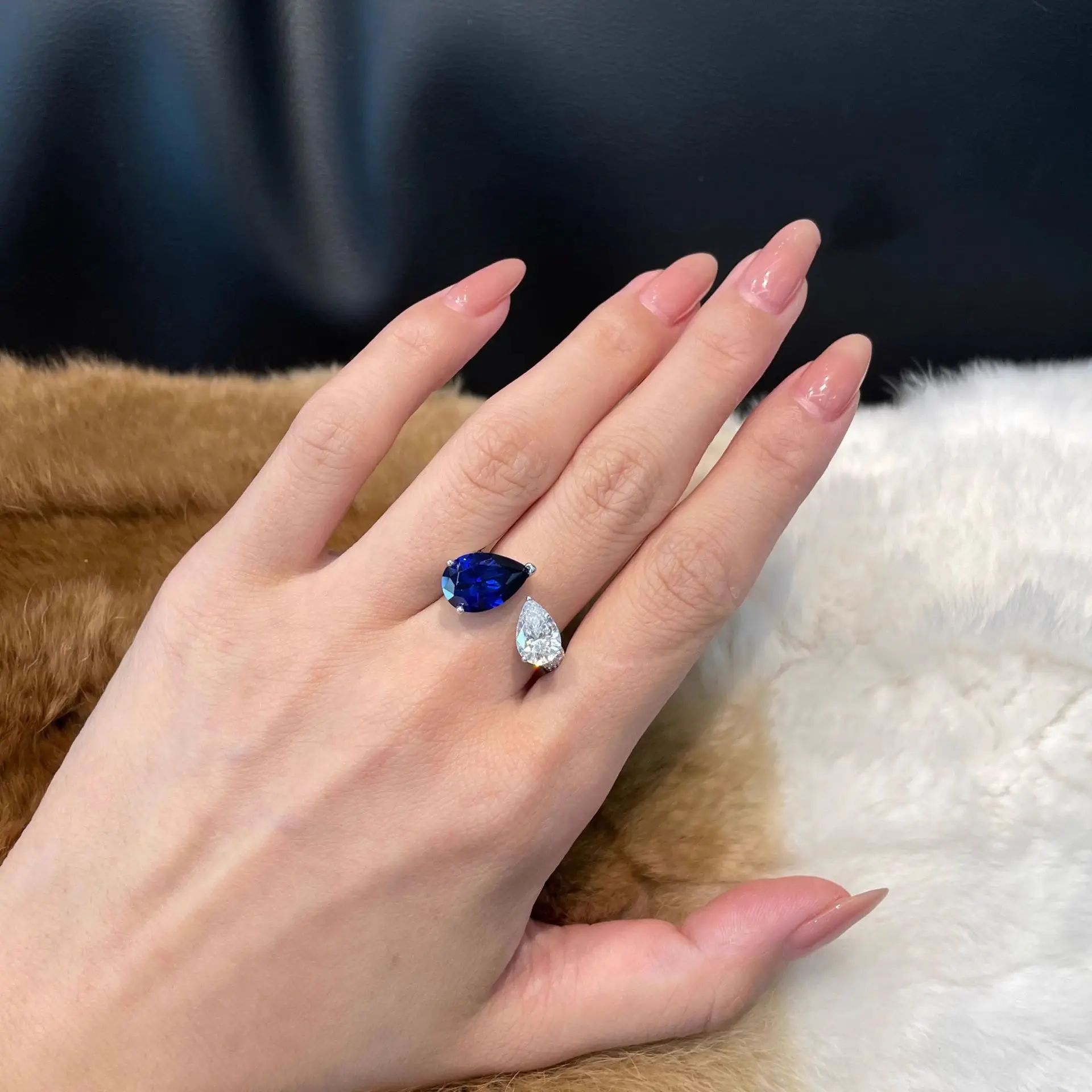Twin Stone Red Water Drop shaped Ring Shining Contrasting Blue Color Treasure Open Mouth Women's Ring