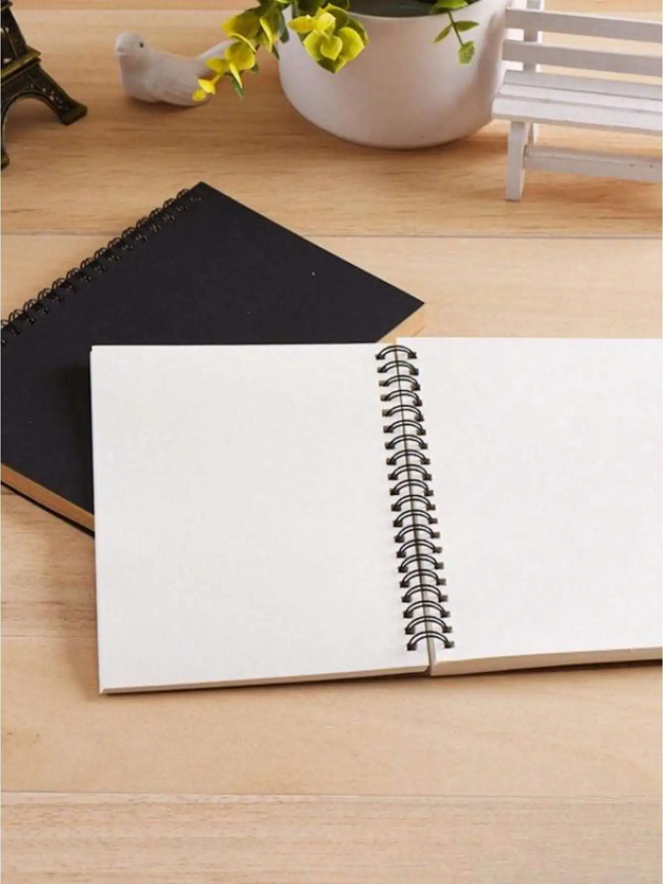 1PC B6 Sketchbook ,Soft Cover Spiral Notebook Kraft Cover Blank Sketch Pad,100 Pages/ 50 Sheets Kraft Cover Blank Sketch Pad For Sketching, Writing And Journal Refill,Black Card Paper Cover White Inside Pages  ss2501032985880309