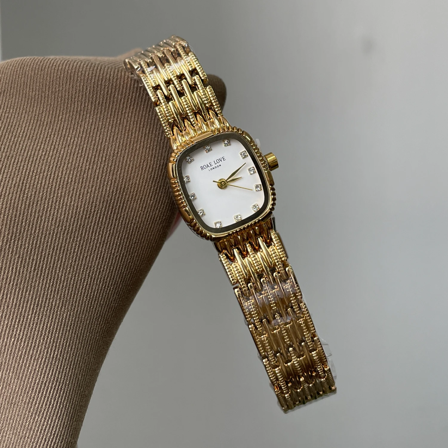 

Женские золотые ретро-часы CILOA, новинка 2026 года, высококачественные модные водонепроницаемые кварцевые часы для женщин