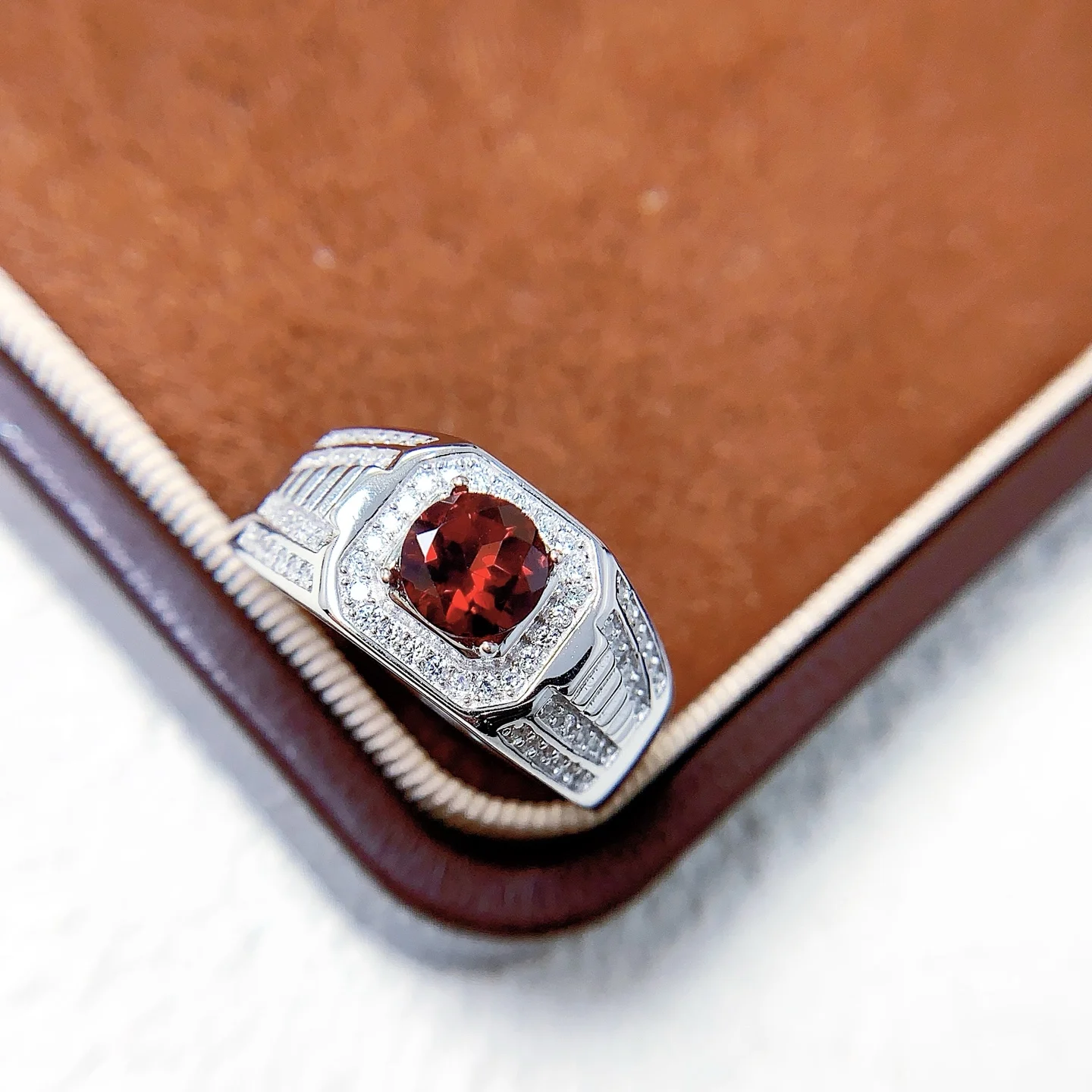 

DOD New Arrival Natural Garnet 6mm Round Shape for Man Silver 925 Ring