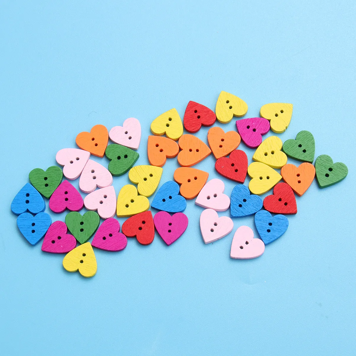 100Pcs Fine Workmanship Heart Wooden Buttons Versatile DIY Sewing Buttons for Jackets Hats Down Jackets Shoes T Shirts Craft