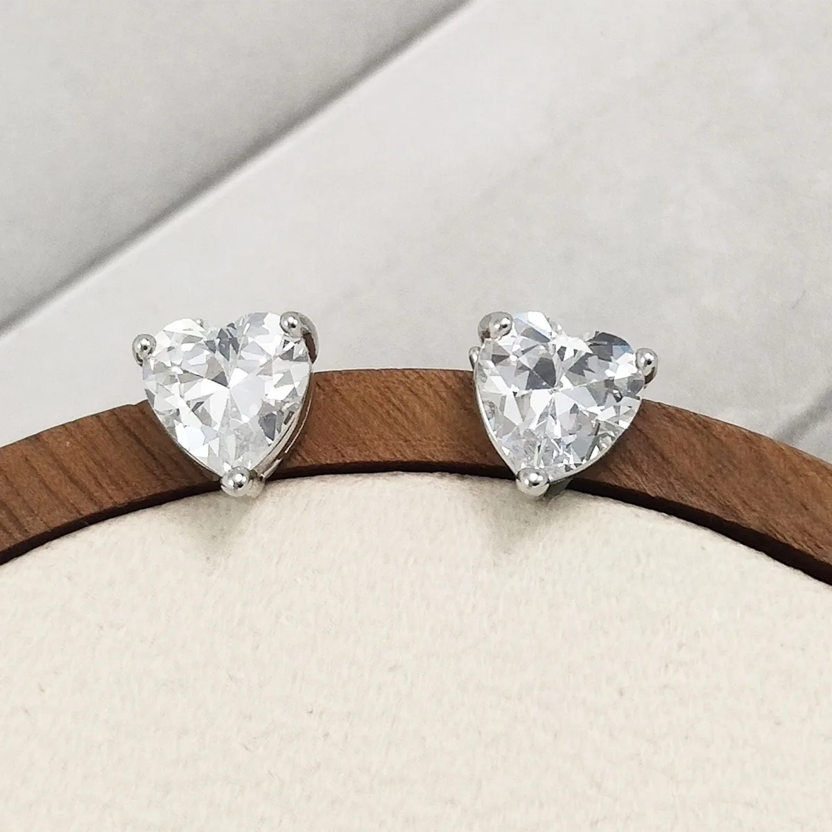 Heart Cut Moissanite Stud Earrings for Women 3/6cttw Luxury Quality Simulated Lab Diamond S925 Sterling Silver Bride Jewelry