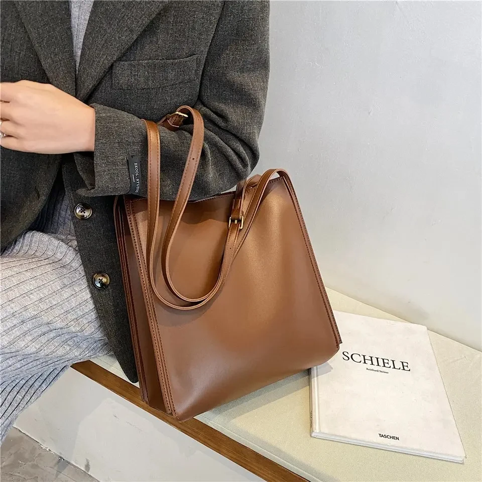 Fashion PU Leather Retro Tote Bags for Ladies Casual Solid Large Capacity Bucket Bags Simple Shoulder Bags Ladies Handbag