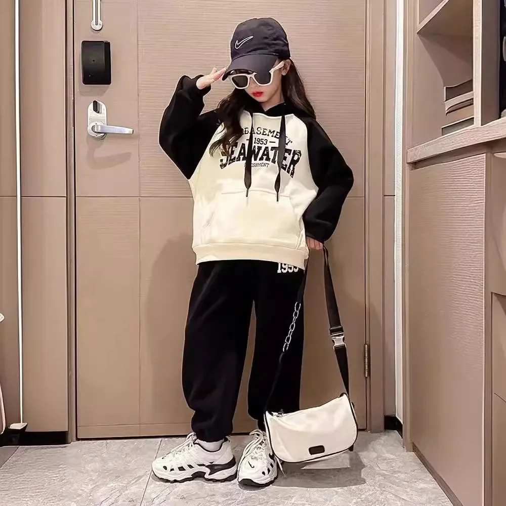 بدلة سويت شيرت عصرية للأطفال لخريف 2024 طقم رياضي غير رسمي مكون من قطعتين للفتيات والأطفال لربيع/خريف