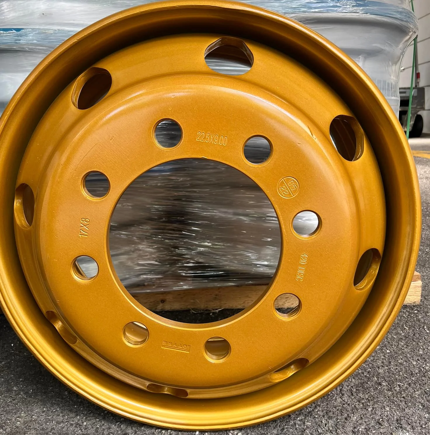 

Hot-selling Silver Steel Truck Wheel Rims 22.5*9.0 China Quality Rims 8 Holes for 16mm Orange