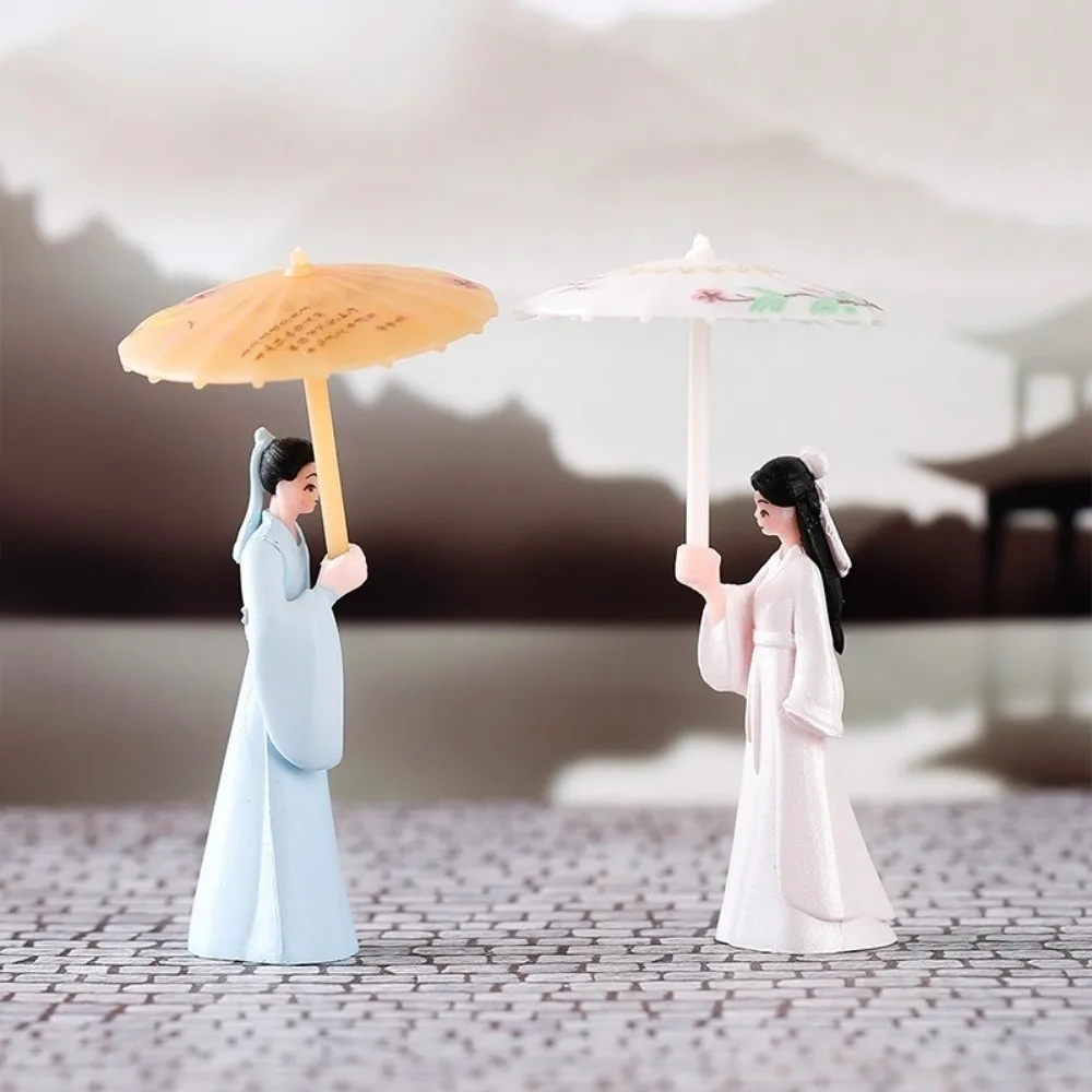 Antique Umbrella Couple Figurine Romantic Mini Miniature Landscape Decoration DIY Cartoon Character Couple Statue