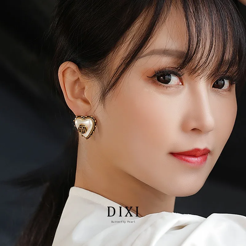 

2238-1 Dixi Brand Original Korean Version of Fashion Earrings Retro Copper Versatile Simple Love Pearl Stud Earrings