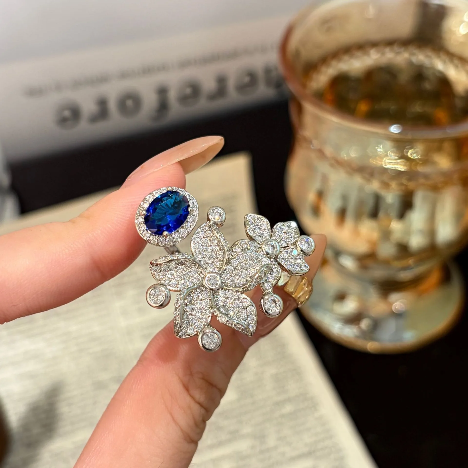 anel-de-noivado-com-design-exagerado-aneis-duplos-de-flor-com-diamantes-completos-para-mulheres-joias-de-prata-com-pedra-azul-e-muitas-flores-para-casamento