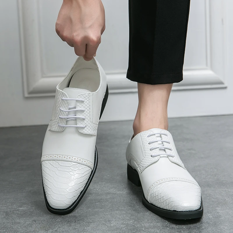 Sapato formal masculino de muda dourada, oxfords de couro branco, sapatilha casual, calçado de festa, moda casamento