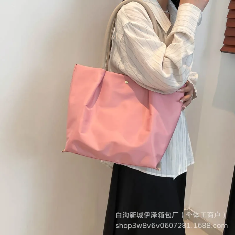 

2025 New Large Nylon Tote Bag - Stylish Spacious Shoulder Bag for Women, Lightweight Boston Work Purse, Casual Commuter Handbag​