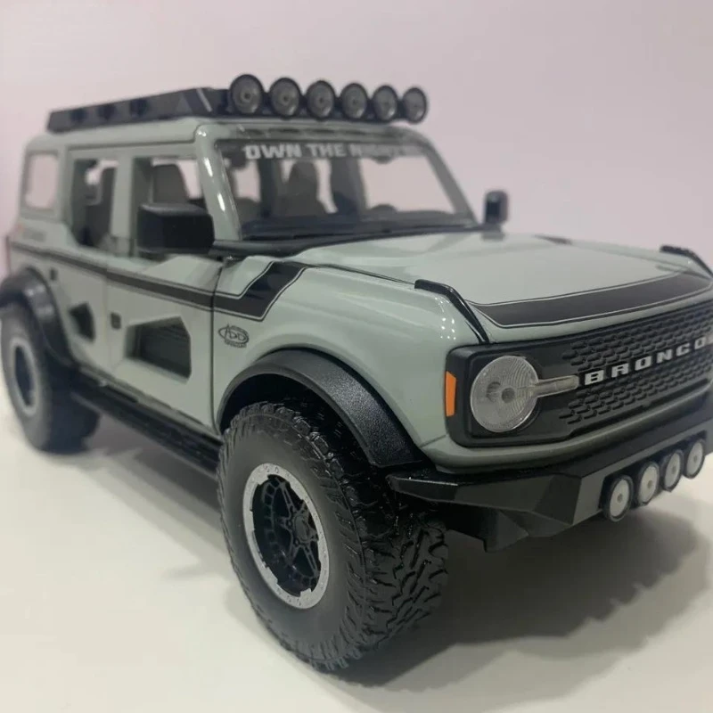 

Модель литая автомобиля Ford BRONCO SUV 1:24 2021, модель внедорожника из металлического сплава, игрушки для детей, коллекция подарков