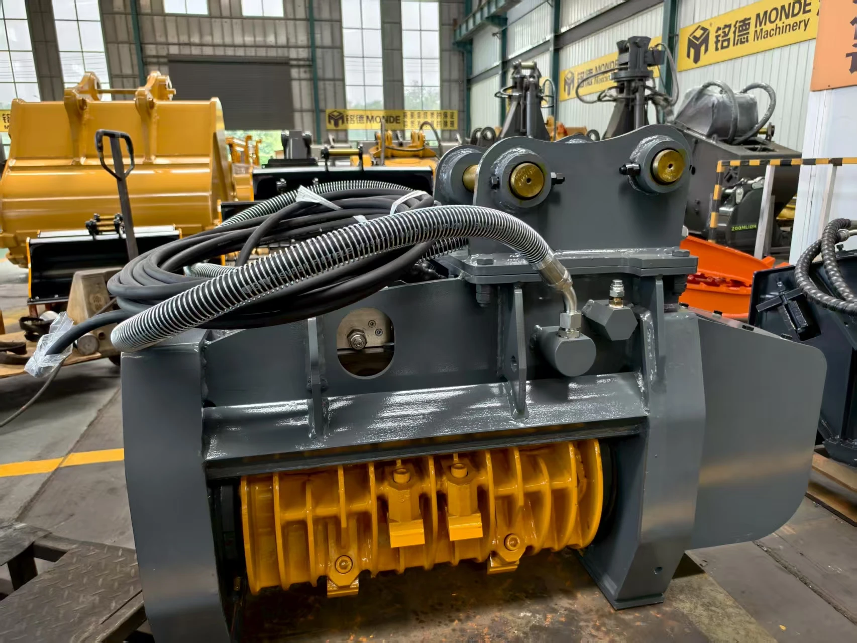 MONDE – machine forestière, pelle à trémie forestière, broyeur de bois, à vendre