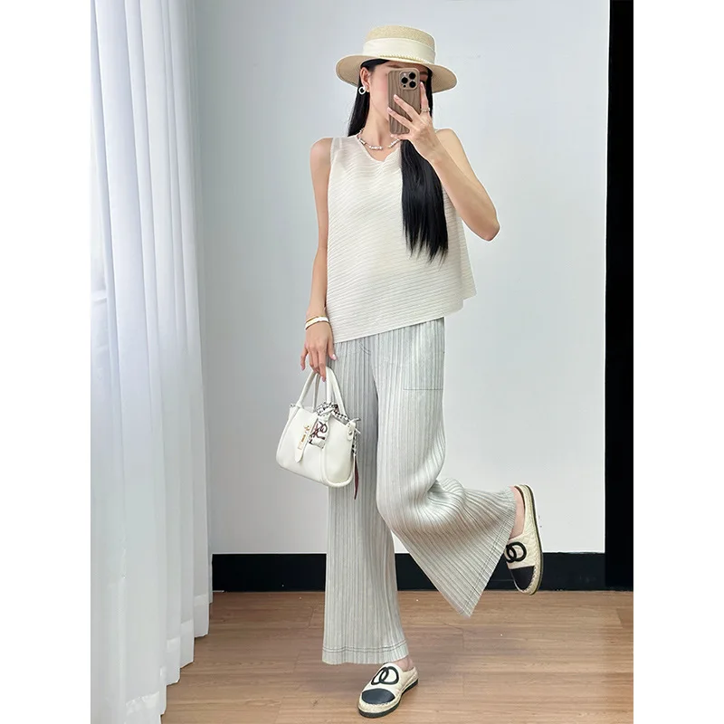 

V-neck Sleeveless Solid-colour Top High-waisted Pleated Half-body Skirt Two-piece Miyake 2025 Summer Fashion Casual Women's Suit