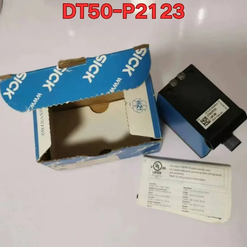 New DT50-P2123 photoelectric sensor