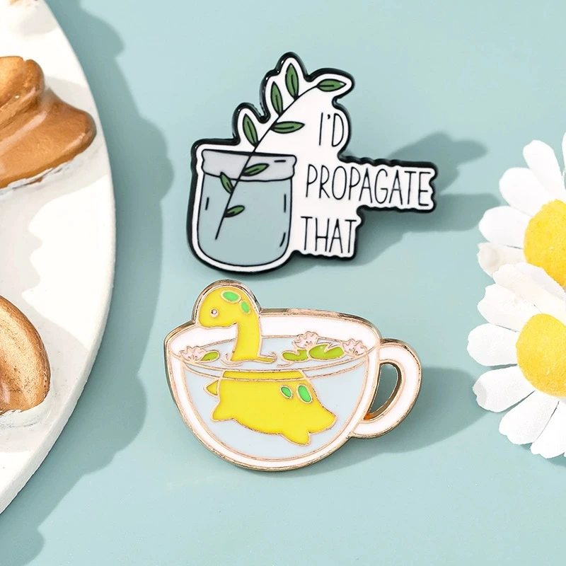 

Новая брошь в виде чашки с водой и травой, мультяшный милый динозавр, кофе, шаг в креативные аксессуары, значок