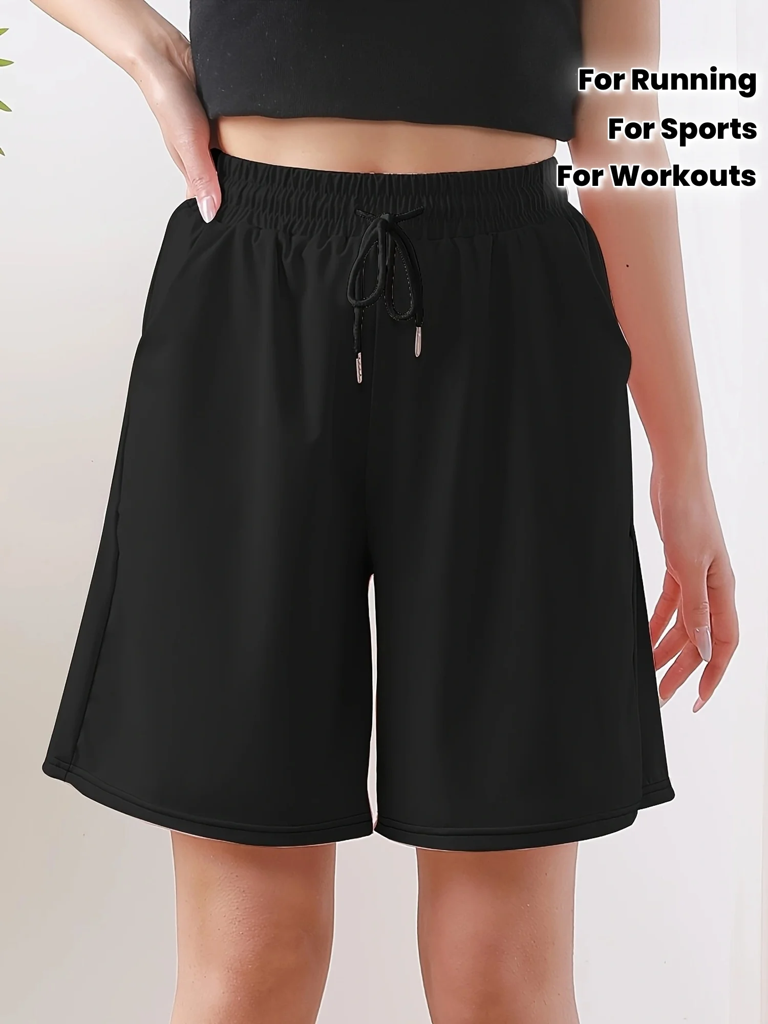 شورت نسائي برباط خفيف الوزن باللون الرمادي - كاجوال ومريح، مناسب للجري والرياضة والتمرين.