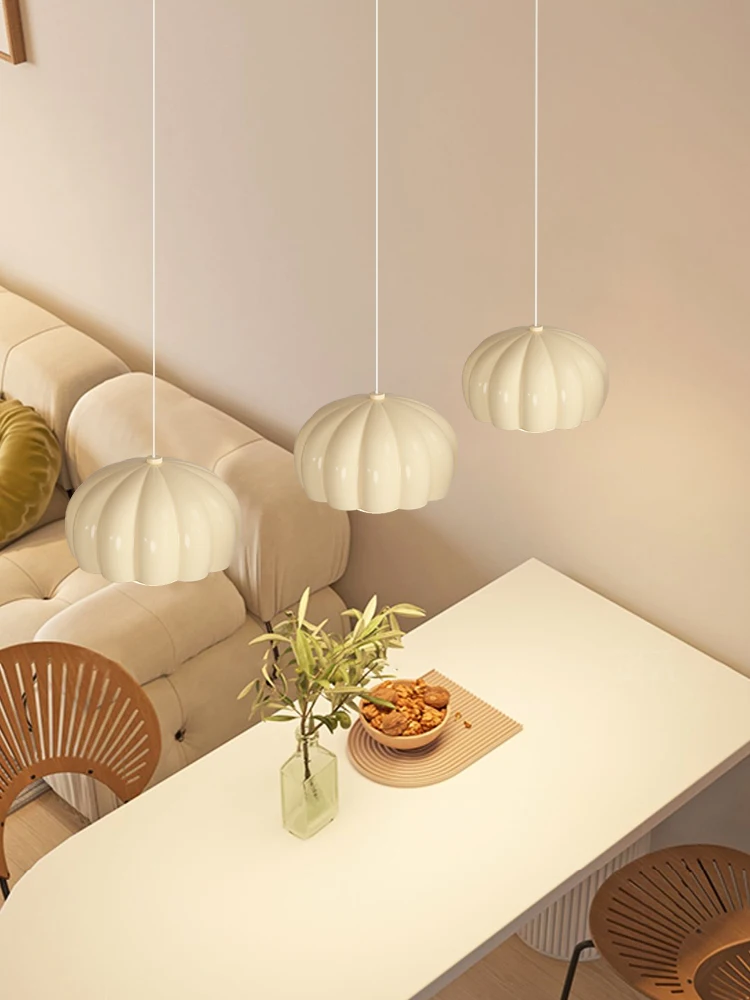 Cream style restaurant pendant lamp, modern and simple flower dining room lamp, warm and romantic home use